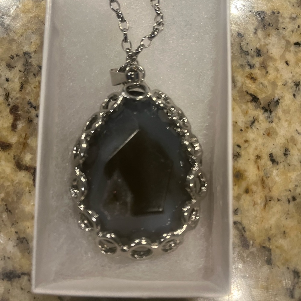 Black And Gray Agate Stone necklace! NWT! Never worn!